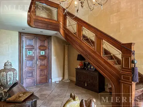 Exclusiva propiedad de estilo Villa Toscana en Barrancas al rio, Punta Chica.