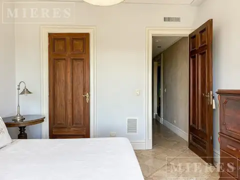 Casa 10 ambientes con 4 baños