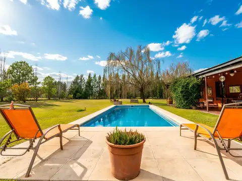 VENTA CASA 4 AMBIENTES CAMPOS DE RODRIGUEZ PILETA APTA CREDITO