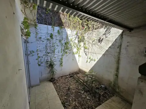 Depto Tipo Casa en Venta en Refinerías, USD 60.000