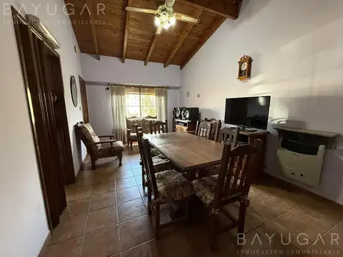 Casa 5 ambientes con 2 baños