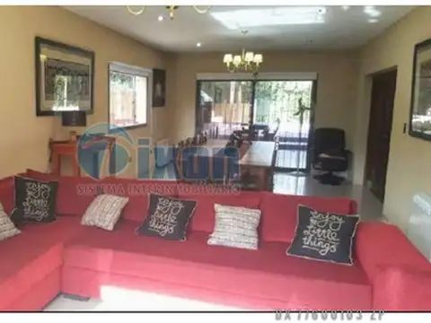 Casa 6 ambientes con 4 baños