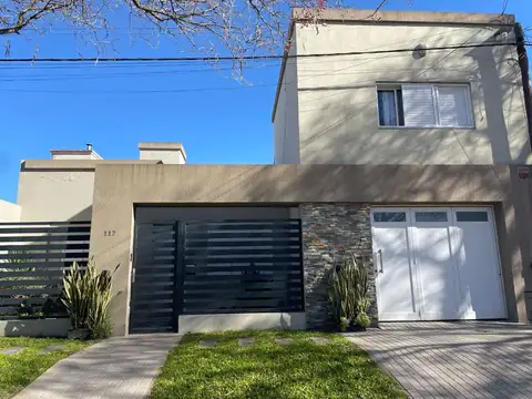 CASA EN VENTA/ BARRIO PIZZURNO/ OPORTUNIDAD