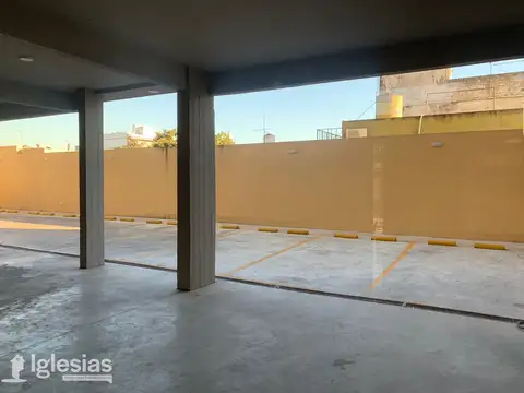 Departamento en venta de 2 ambientes c/ cochera en Ciudad Madero