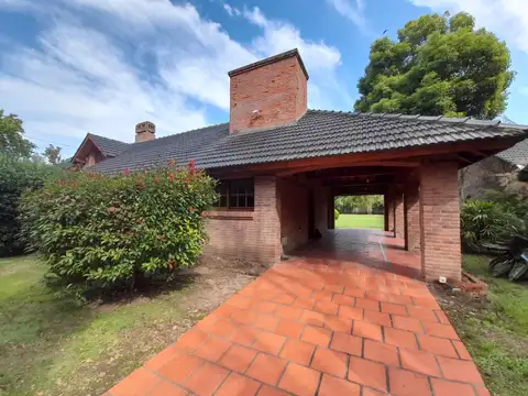 Casa 7 ambientes con 4 baños