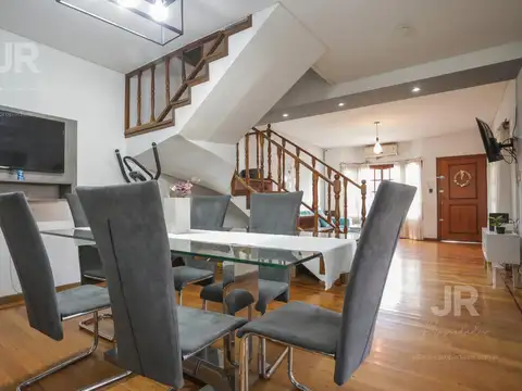 Casa 5 ambientes en venta apto credito con pileta en venta en villa adelina