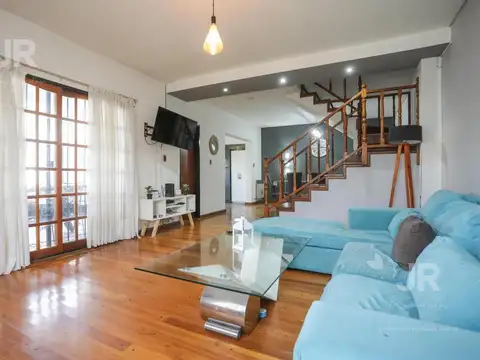 Casa 5 ambientes en venta apto credito con pileta en venta en villa adelina