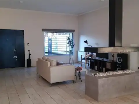 Casa 2 ambientes con 1 baño