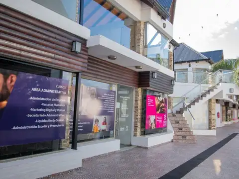 Locales comerciales a la venta en importante galería comercial de Funes. (Ver descripción)