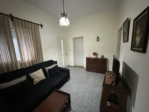 CASA 5 AMBIENTES CON JARDIN LIBERTADOR AL RIO