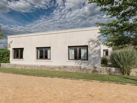 los inmigrantes esquina san cayetano