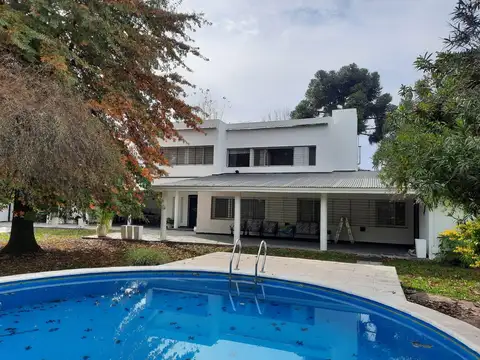 Venta, Casa Quinta, 5 Ambientes, Galeria, Quincho, Cochera, Pileta, Terraza, Berazategui, El Pato