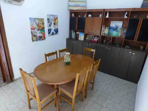 Casa 5 ambientes en venta Temperley amplio Jardín