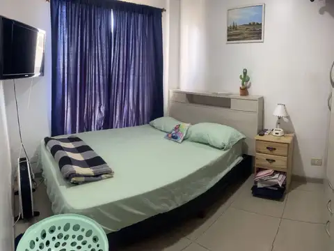ALQUILER SIN MUEBLES. pleno corazón de Almagro, piso alto al contrafrente con balcón corrido.