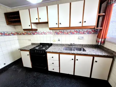 Departamento en venta, 2 ambientes en Sarandi, con vista abierta y balcón