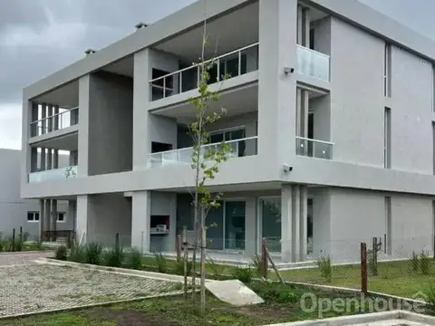 Town house de dos dormitorios en alquiler en La Calesa, Pilará