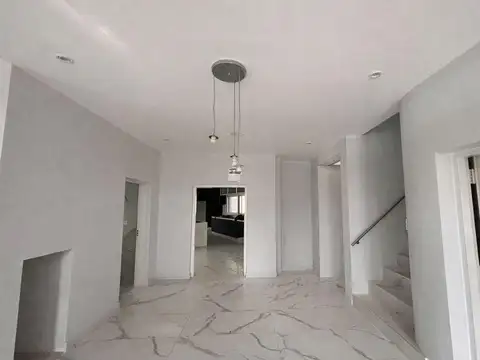 Casa 6 ambientes con 7 baños