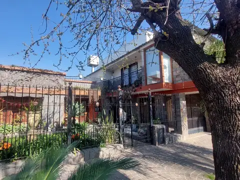 Casa 6 ambientes con 3 baños