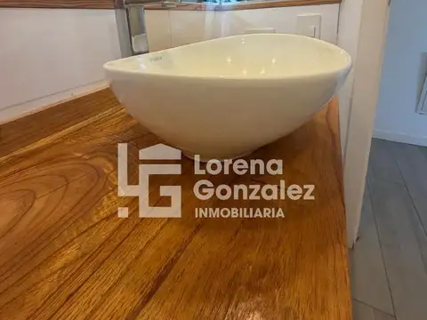 Casa en Alquiler con 2 cocheras