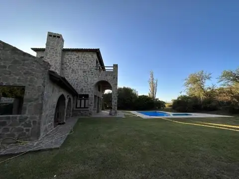 Casa en Alquiler en La Reserva, USD 2.800
