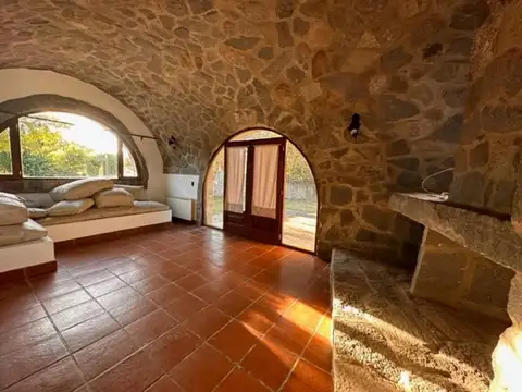Casa en Alquiler con 4 cocheras