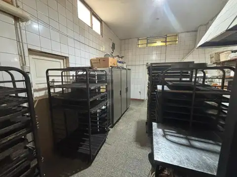 CASA con LOCAL y ÁREA DE PRODUCCIÓN (Panadería)