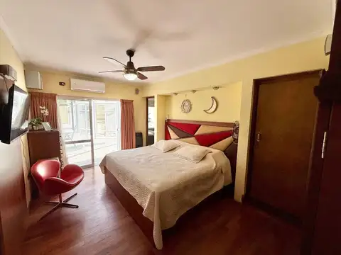Casa en Venta con 3 cocheras