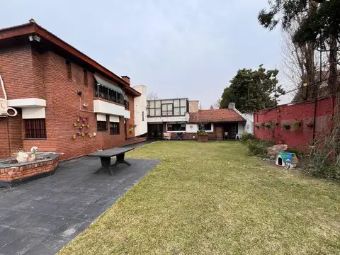 CASA EN ALQUILER - PARA USO COMERCIAL O VIVIENDA - Castelar