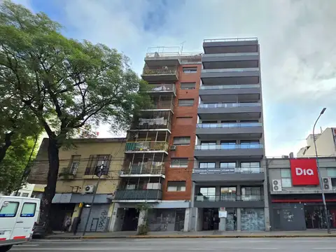 Av. Rivadavia 8879: DEPTO. 1amb. divisible   balcón al frente. A ESTRENAR.