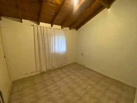 Casa 10 ambientes con 2 baños