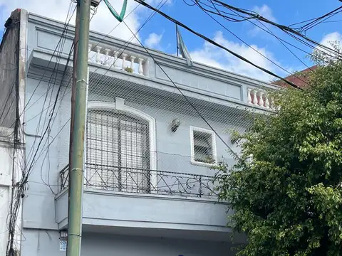 MATADEROS. PISO UNICO 4 AMBIENTES AL FRENTE CON BALCON, PATIO Y TERRAZA