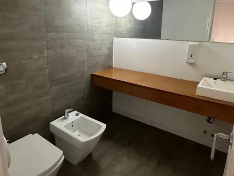 Casa 12 ambientes con 2 baños