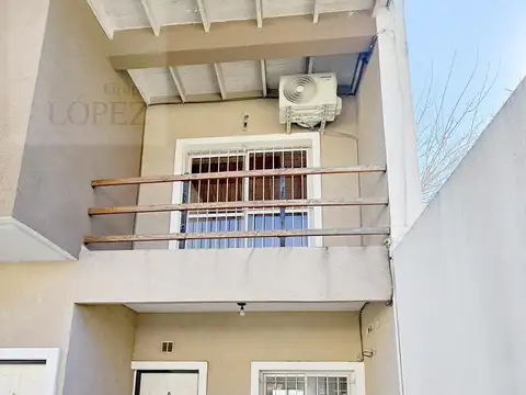 Venta Duplex en Munro - 3 ambientes con cochera, patio, parrilla, jardín - APTO CRÉDITO