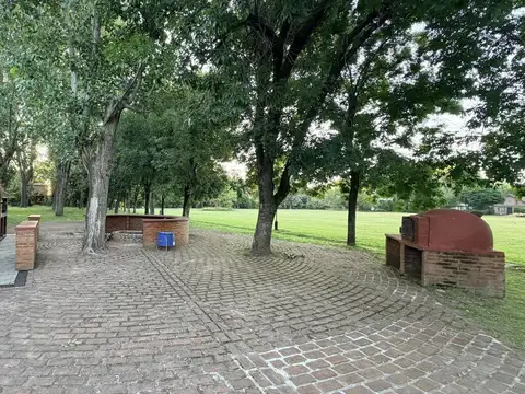 VENTA CASA 2 AMBIENTES. BARRIO CERRADO COBA. ESCOBAR. PISCINAS. PARRILLAS. FUTBOL, VOLEY, TENIS,