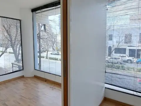 Oficina en Venta + cochera - Av. 44 e/ 8 y 9 - La Plata