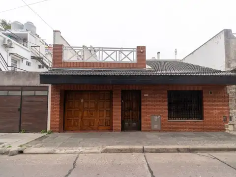 CASA 3 AMBIENTES QUINCHO TERRAZA COCHERA