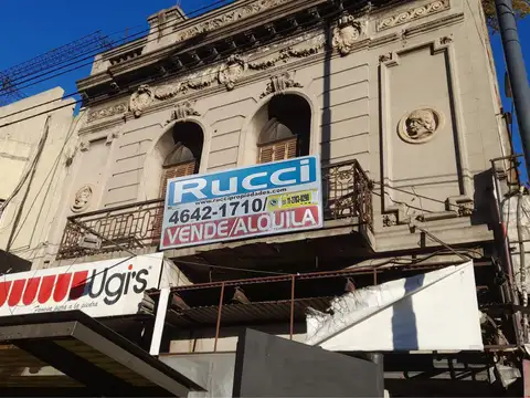 LOCAL S/AV RIVADAVIA CON VIVIENDA EN PLANTA ALTA