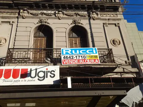 LOCAL S/AV RIVADAVIA CON VIVIENDA EN PLANTA ALTA