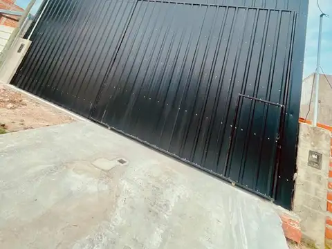 Galpón 400 m2 apto para usos múltiples a estrenar