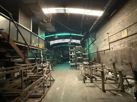 Galpon en Venta 31  mts Fondo