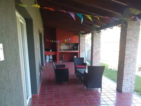 CASA A LA VENTA EN VILLA MUGUETA, IMPECABLE