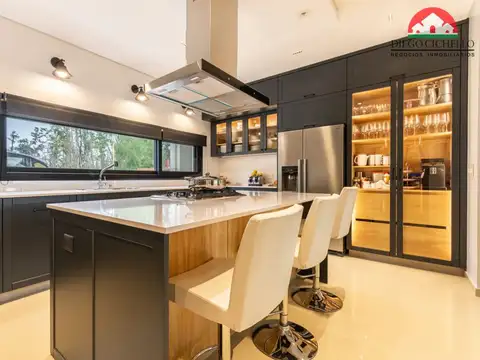 Casa 6 ambientes con 6 baños