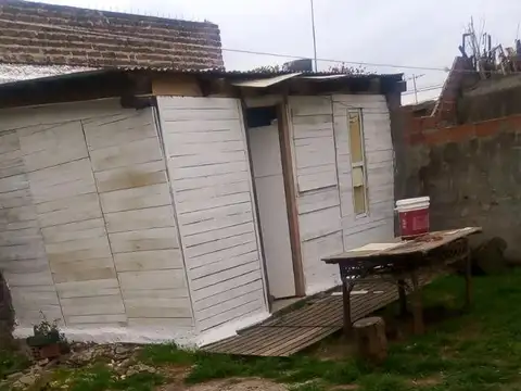 Casa 3 ambientes con 1 baño