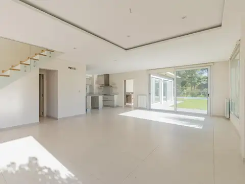 Casa en Venta en Guillermo E Hudson, USD 650.000