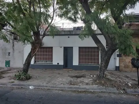 CASA AMERICANA DE 4 AMB. S/LOTE 8.66X 15.46,