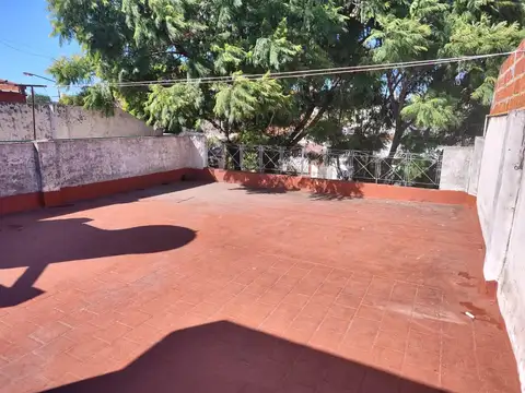 CASA AMERICANA DE 4 AMB. S/LOTE 8.66X 15.46,