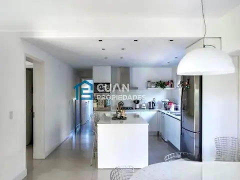 Casa en Venta con 6 cocheras