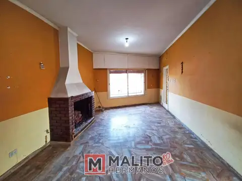 Venta PH 3 Ambientes al Frente con Patio y Garage