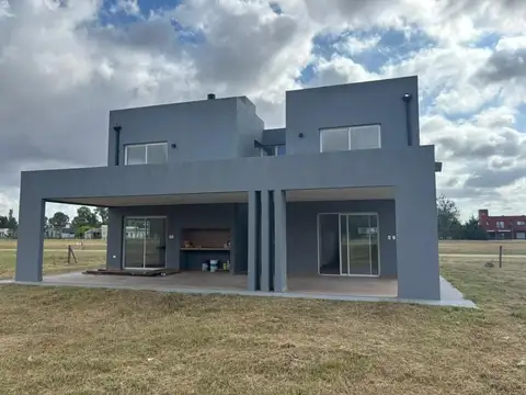 Quinta en Venta en Club de Campo El Candil, USD 240.000