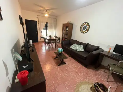 Casa 7 ambientes con 2 baños